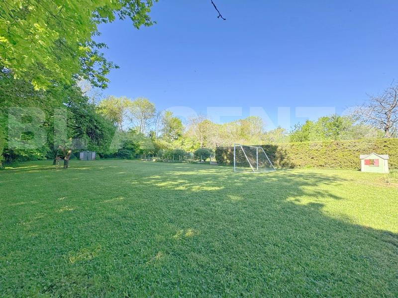 Maison - 243 m² - 8 pièces