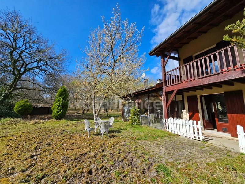 Maison - 214 m² - 7 pièces