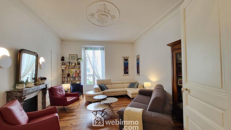 Appartement - 200 m² - 7 pièces