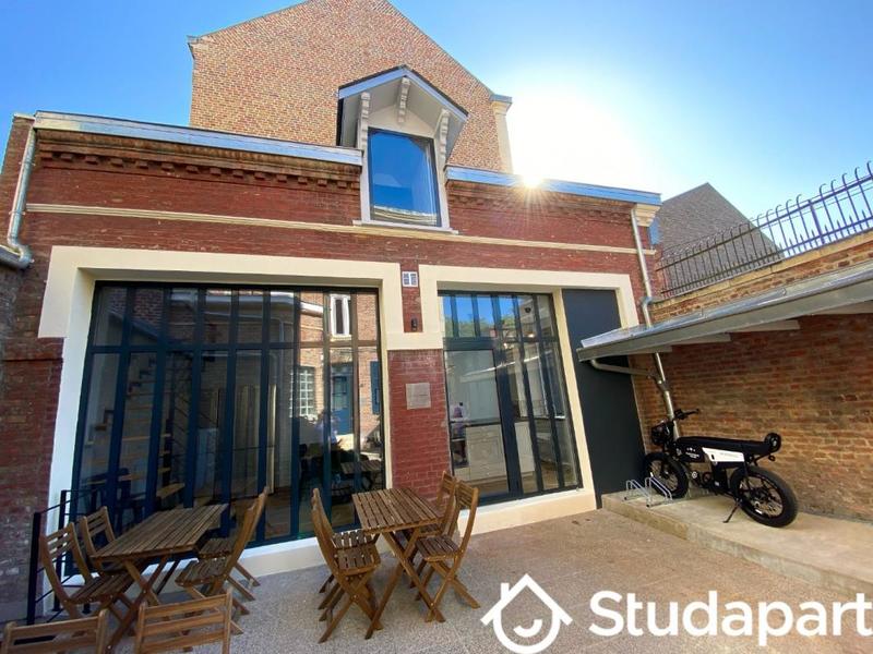 Maison - 300 m² - 1 pièce