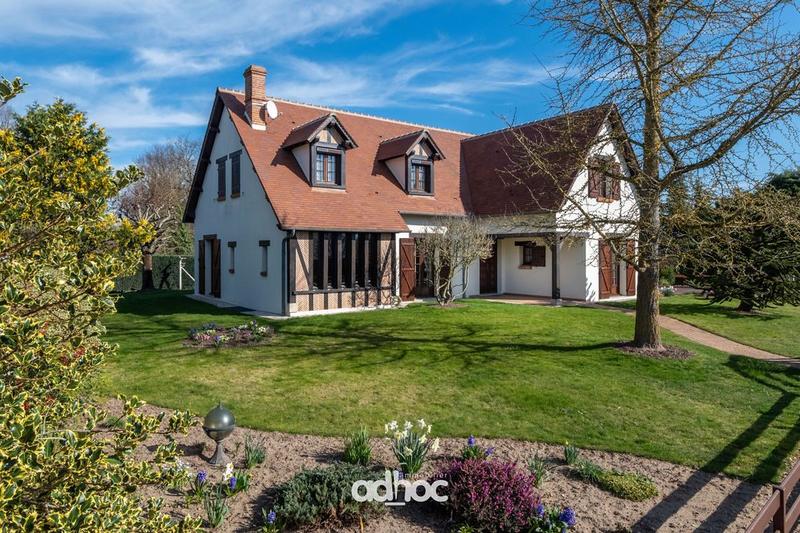 Maison traditionnelle - 180 m² - 8 pièces