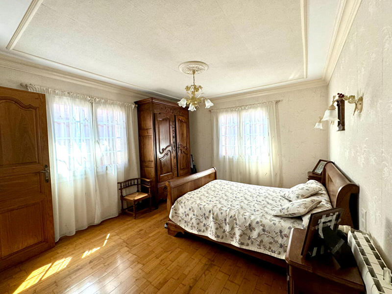 Maison - 372 m² - 10 pièces