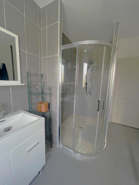 Maison - 222 m² - 7 pièces