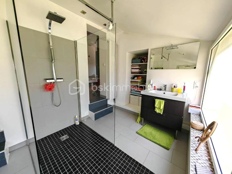 Maison traditionnelle - 139 m² - 5 pièces