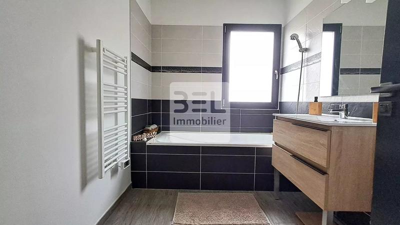 Villa - 90 m² - 4 pièces