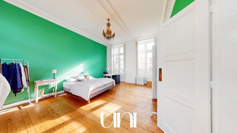 Maison - 218 m² - 8 pièces