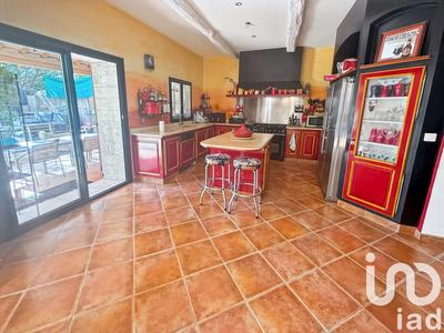 Maison - 300 m² - 6 pièces