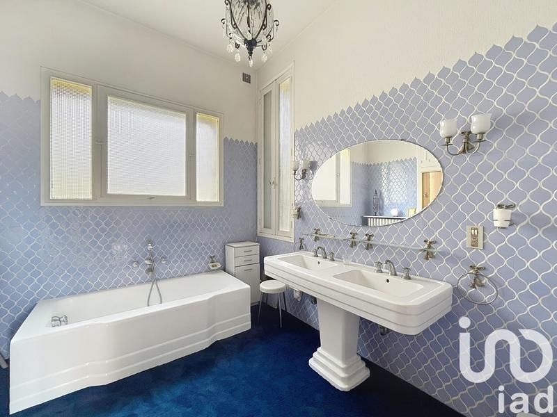 Maison - 323 m² - 9 pièces