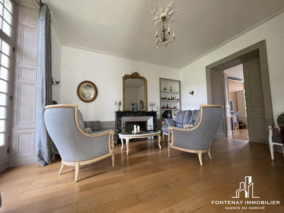 Maison - 299 m² - 9 pièces