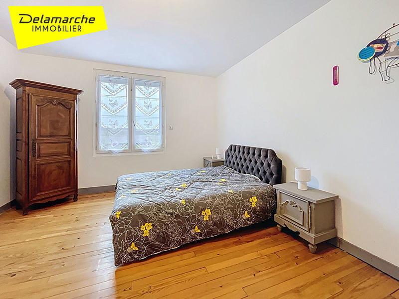 Maison - 235 m² - 8 pièces