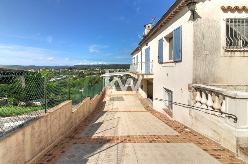 Maison - 182 m² - 6 pièces