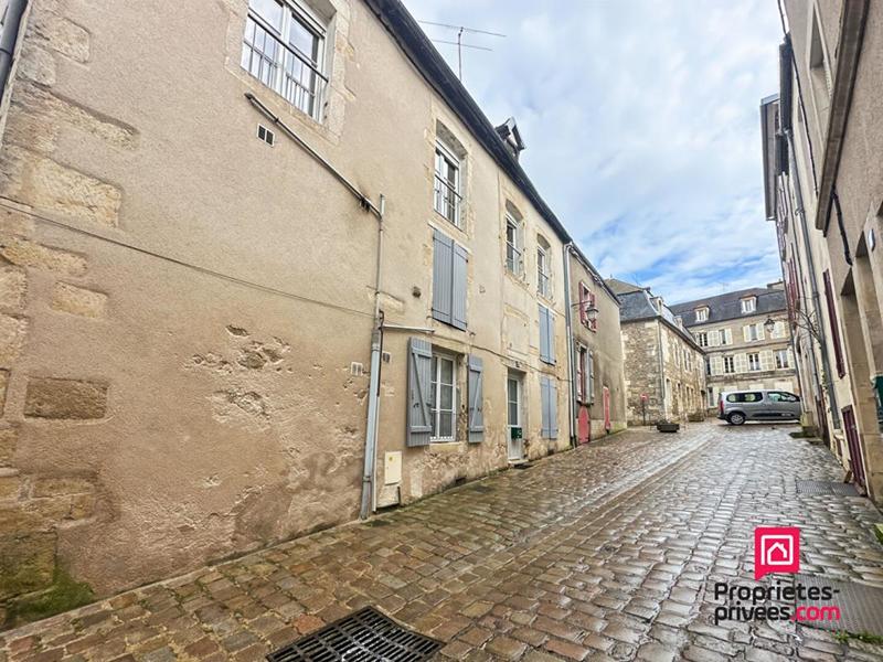 Immeuble - 137 m² - 6 pièces