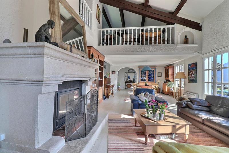 Demeure - 252 m² - 8 pièces