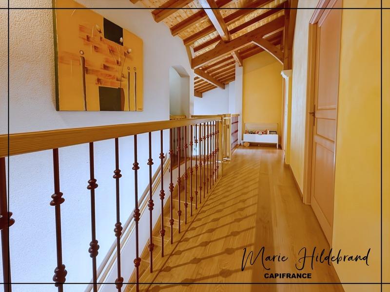 Maison - 235 m² - 7 pièces