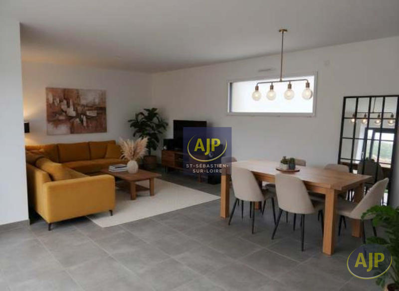 Maison - 99 m² - 4 pièces