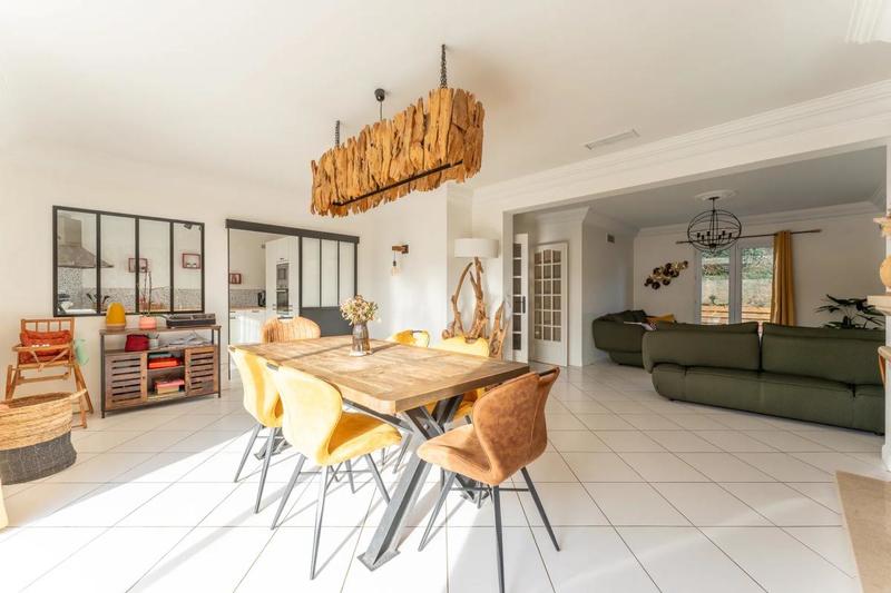 Maison - 232 m² - 8 pièces