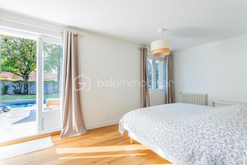 Propriété - 215 m² - 8 pièces