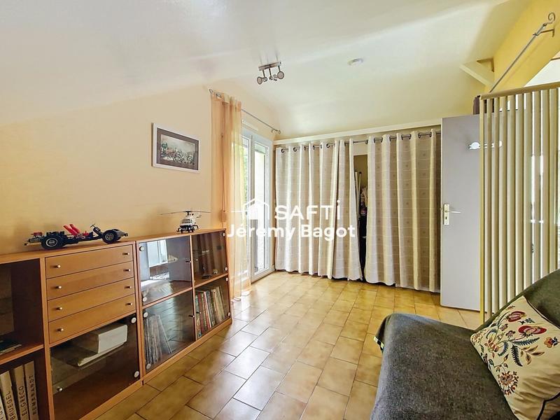 Maison - 240 m² - 7 pièces