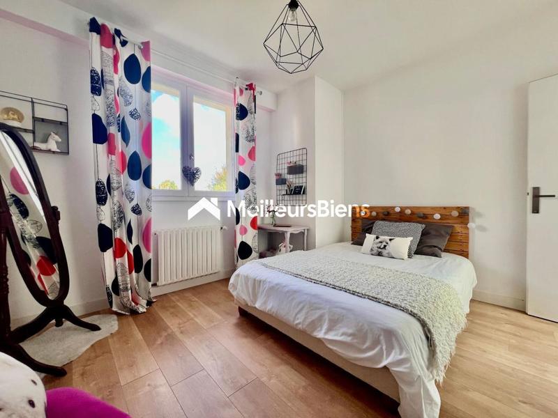 Maison - 168 m² - 8 pièces