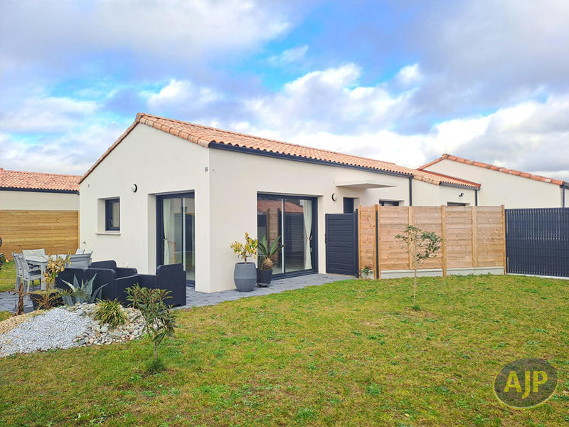 Maison - 95 m² - 4 pièces
