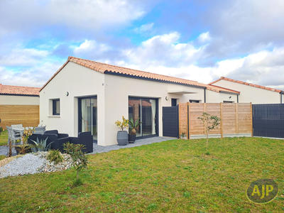 Maison - 95 m² - 4 pièces