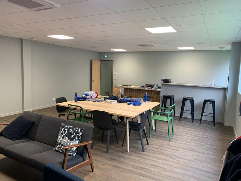 Local d'activité / Entrepôt - 360 m² - 6 pièces