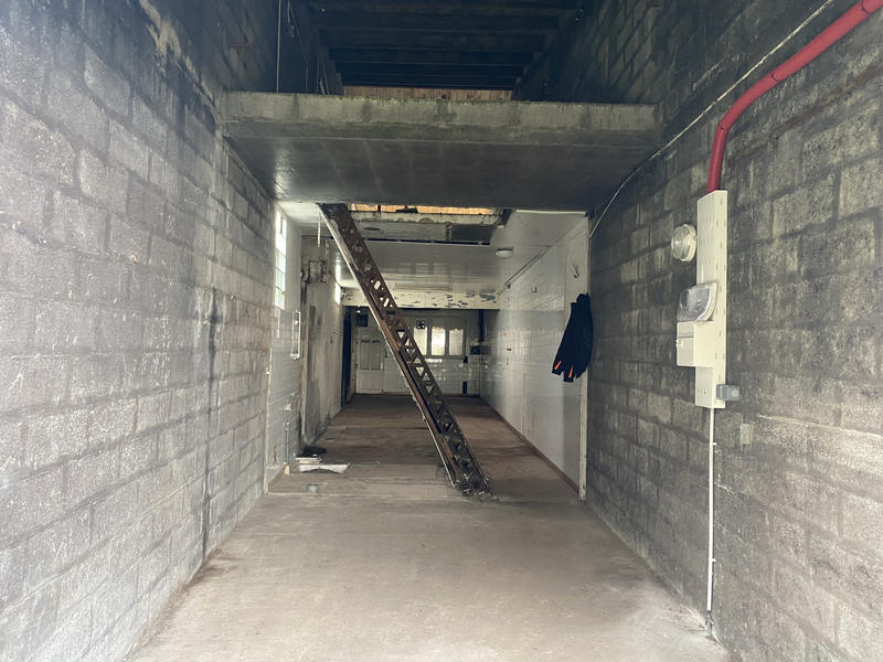 Parking / Garage - 115 m²