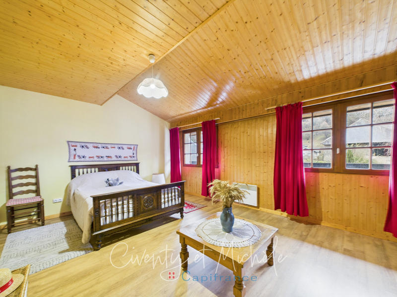 Maison - 308 m² - 10 pièces