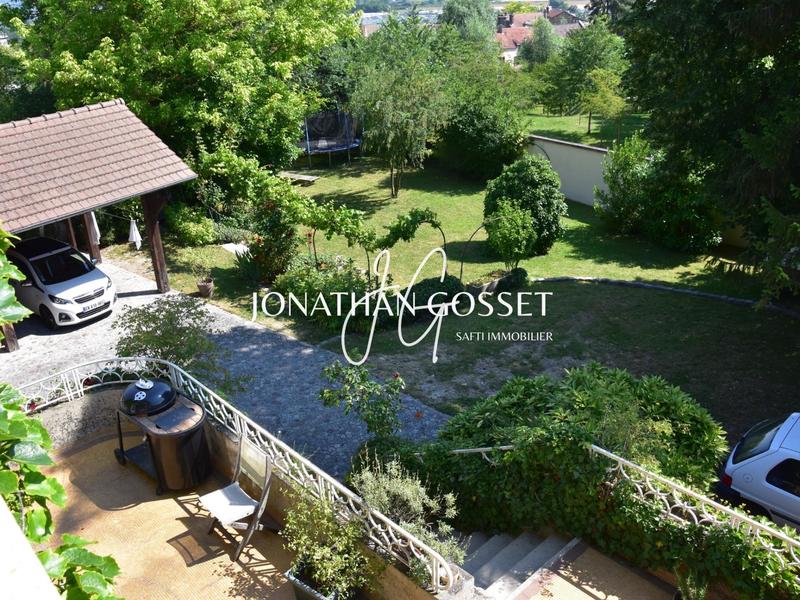 Maison - 247 m² - 10 pièces