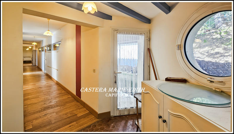 Maison - 322 m² - 9 pièces