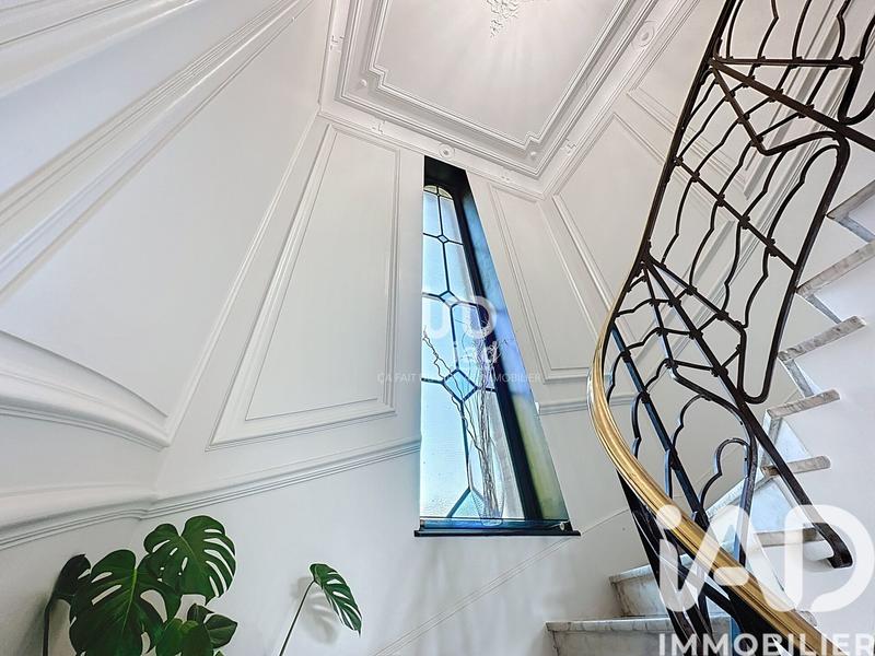 Maison - 210 m² - 8 pièces