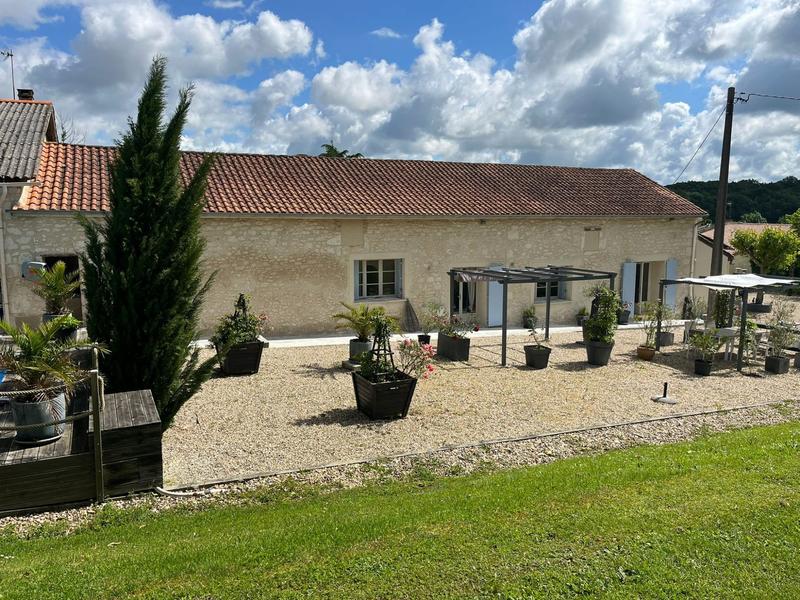 Maison traditionnelle - 265 m² - 10 pièces