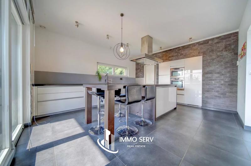 Maison - 229 m² - 7 pièces