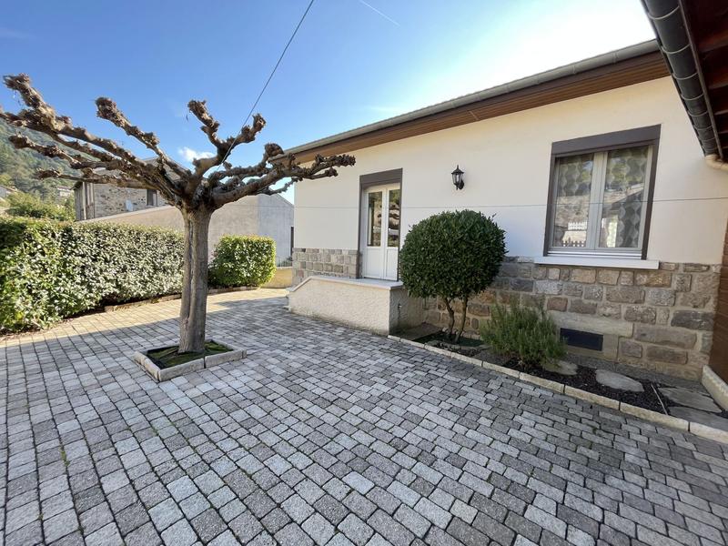 Villa - 115 m² - 9 pièces