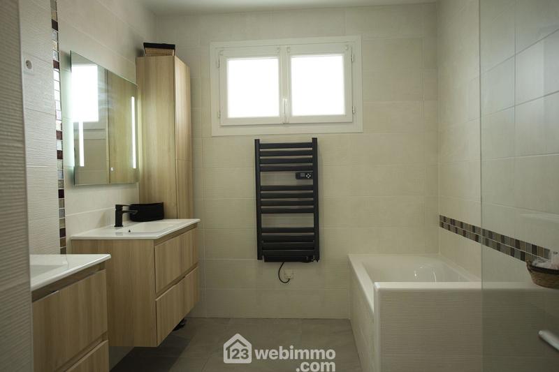 Maison - 239 m² - 11 pièces