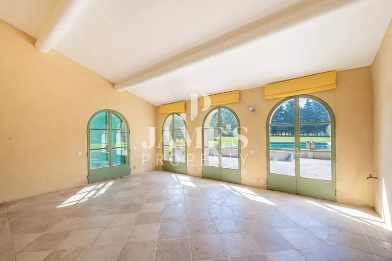 Maison - 520 m² - 14 pièces