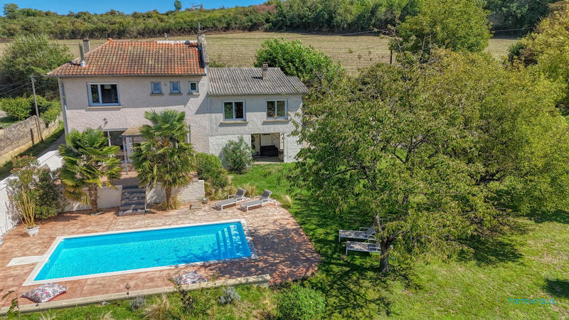 Maison ancienne - 210 m² - 7 pièces