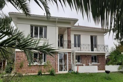 Maison - 210 m² - 8 pièces