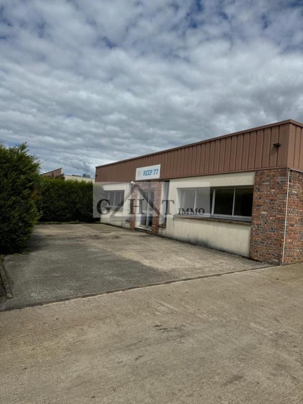 Entrepôt - 700 m²