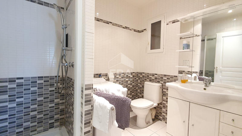 Maison - 217 m² - 8 pièces