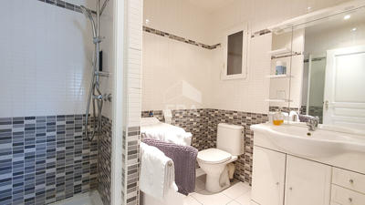 Maison - 217 m² - 8 pièces