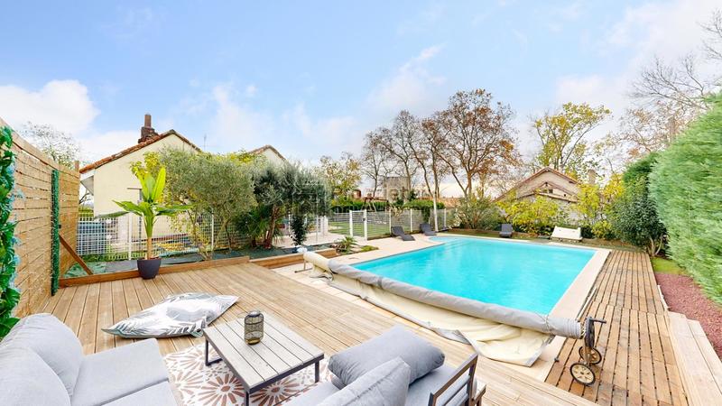 Maison - 260 m² - 9 pièces