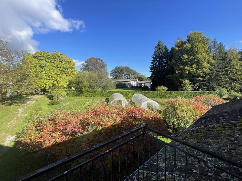 Maison - 400 m² - 50 pièces