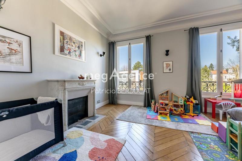 Maison - 300 m² - 12 pièces