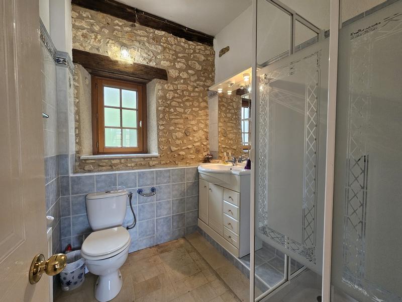 Maison traditionnelle - 192 m² - 7 pièces