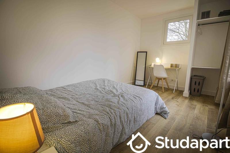 Chambre - 13 m² - 1 pièce