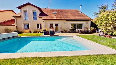 Maison - 236 m² - 8 pièces