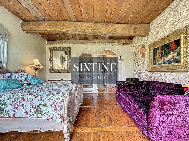 Maison ancienne - 552 m² - 10 pièces