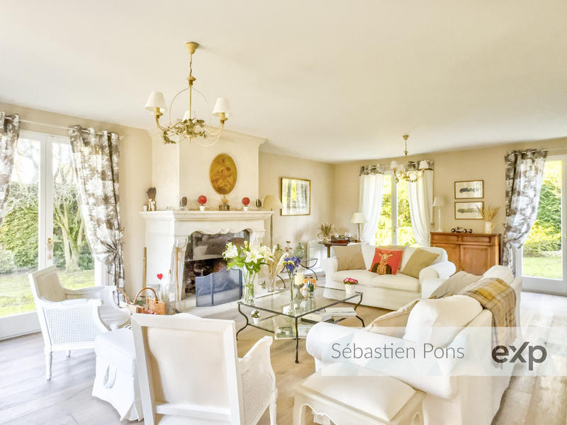 Maison - 250 m² - 8 pièces