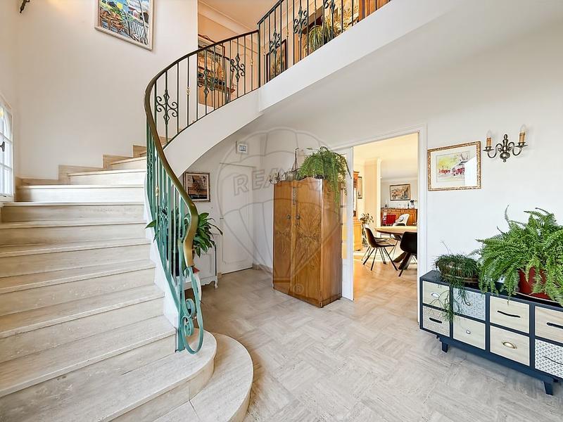 Maison bourgeoise - 211 m² - 4 pièces